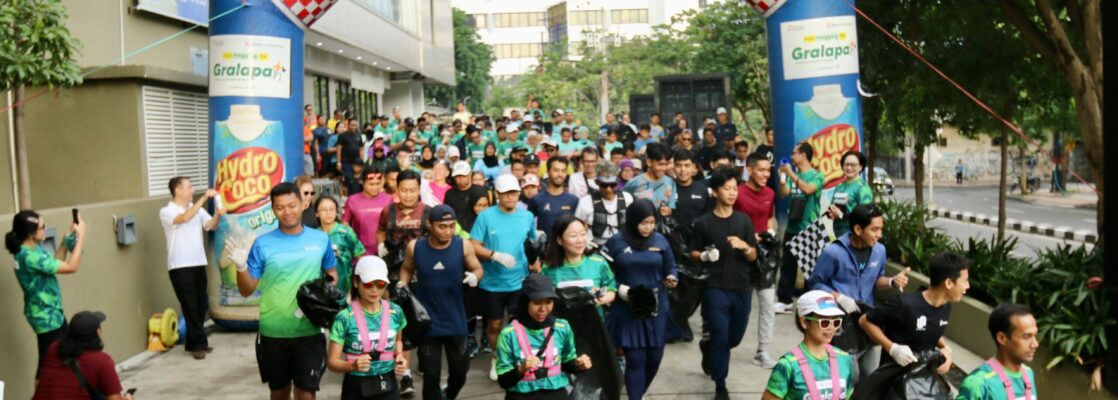 “Lari Pagi Sambil Petik Sampah, Gerakan Plogging Ramai di Bandung”