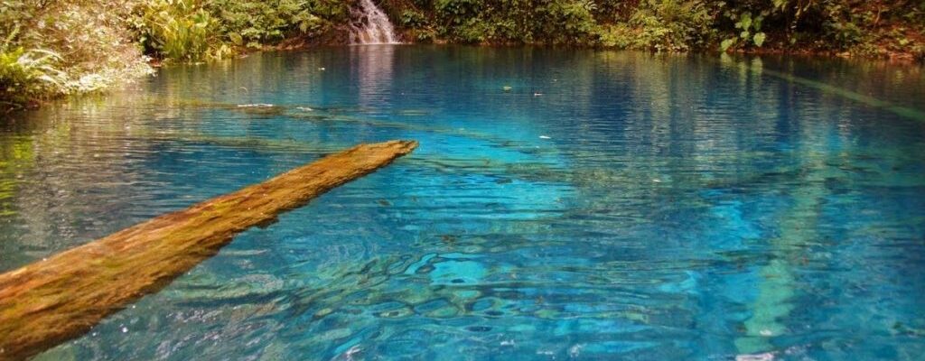 Menelusuri Danau Kaco: Permata Biru Transparan di Tengah Hutan Kerinci