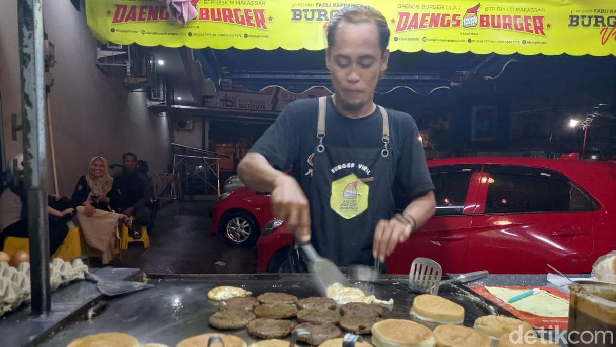 Penjual Ayam Goreng di Makassar Viral karena Bagikan Makanan Gratis untuk Anak Yatim – 10 Agustus 2025